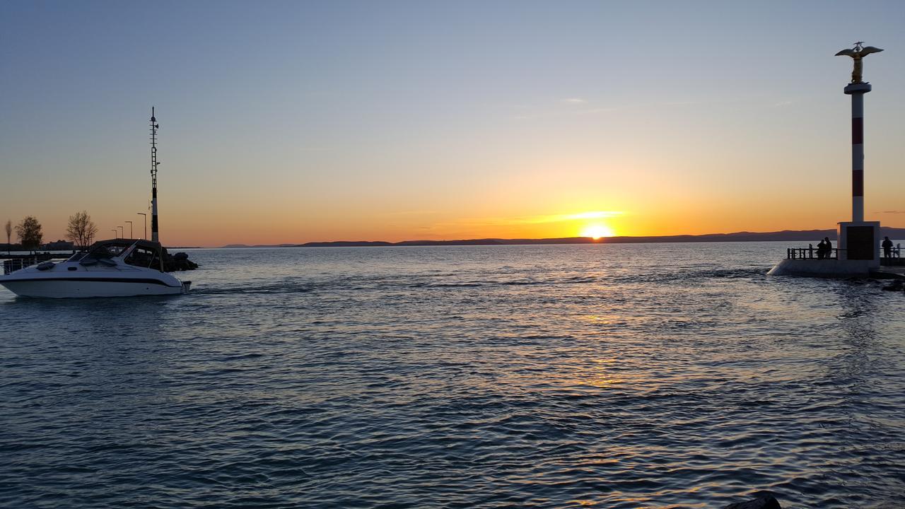 Balaton&Center Wellness Apartman Siofok Bagian luar foto