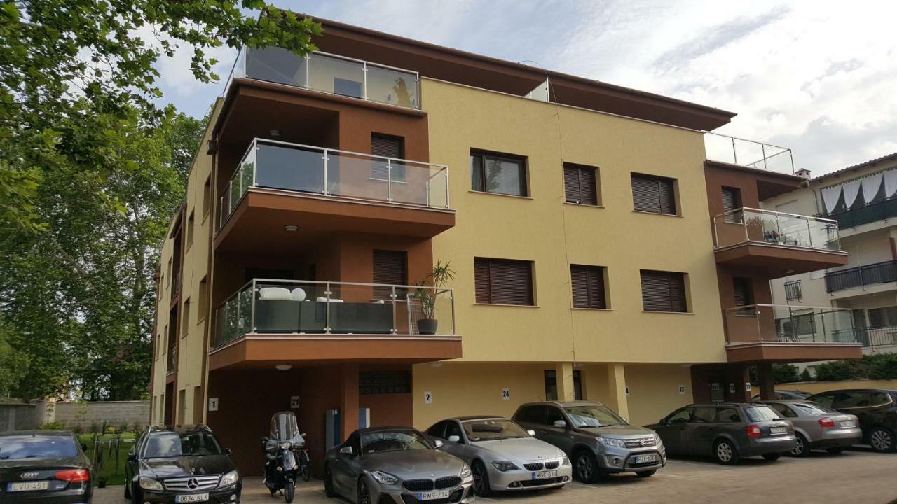 Balaton&Center Wellness Apartman Siofok Bagian luar foto